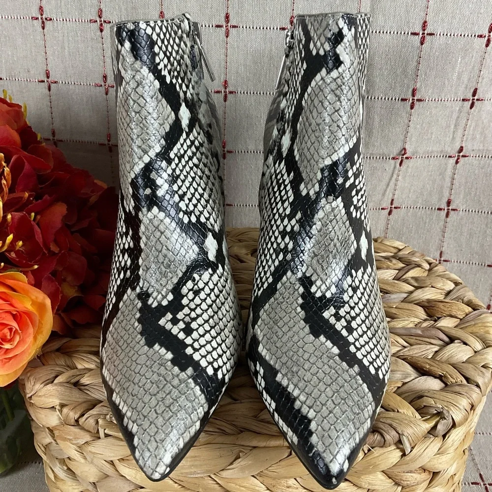 Marc Fisher “Unno” Snakeskin Embossed Ankle Boots Pointed Toe Heeled Bootie 6.5 - Picture 3 of 7